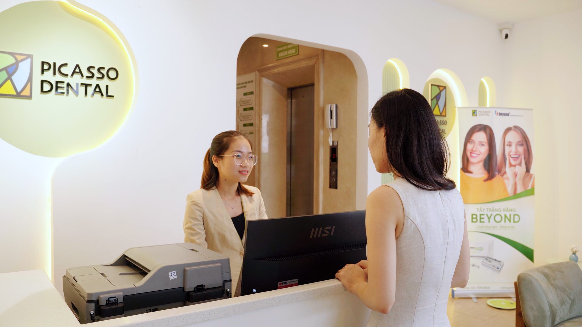 Picasso Dental reception desk